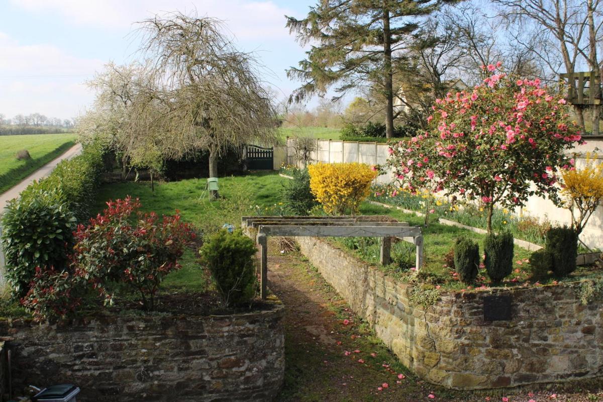 Bed and Breakfast L'Abrigit Curcy-sur-Orne Exterior foto